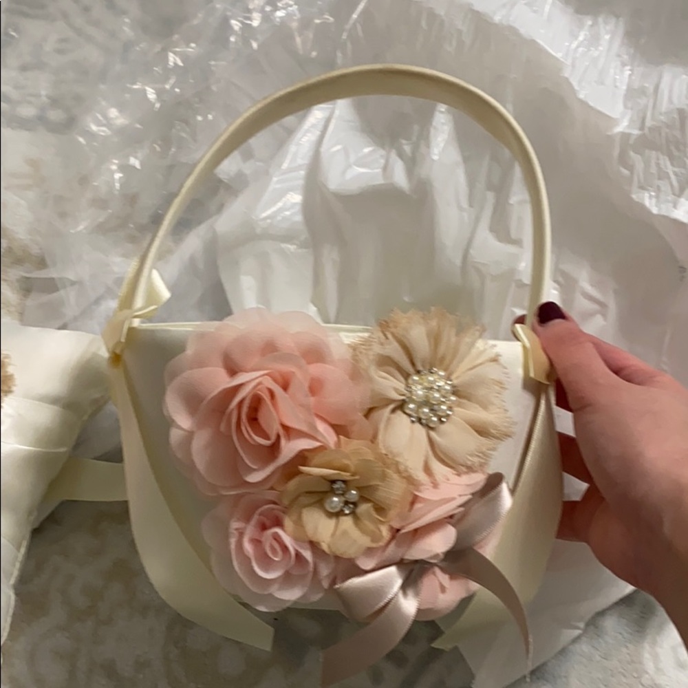 Flower girl basket and pillow